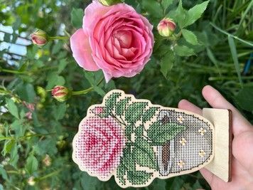 Троянда в горщику Набір для вишивання хрестиком Kingdom of handmade FL-02 - Купити в інтернет-магазині club-rukodelia.com Тел: 067-802-24-81  Купити Київ, Львів, Харків, Вінниця, Одеса, Житомир, Чернігів, Суми