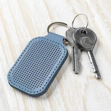 Брелок. Голубой Заготовка для вышивки из искусственной кожи Wonderland Crafts FLBE(BB)-068 - Купить в интернет-магазине club-rukodelia.com Тел: 067-802-24-81 Купить Киев, Львов, Харьков, Винница, Одесса, Житомир, Чернигов, Сумы