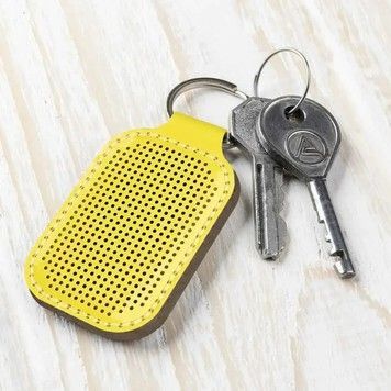 Брелок. Желтый Заготовка для вышивки из искусственной кожи Wonderland Crafts FLBE(BB)-074 - Купить в интернет-магазине club-rukodelia.com Тел: 067-802-24-81 Купить Киев, Львов, Харьков, Винница, Одесса, Житомир, Чернигов, Сумы