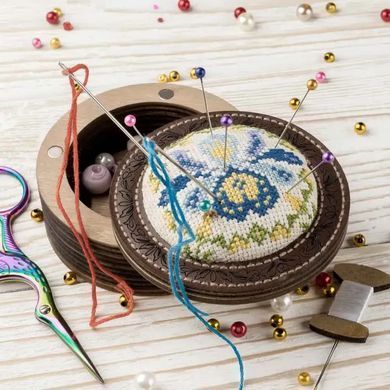 Петушки Набор для создания игольницы Wonderland Сrafts FLTL-081 - Купить в интернет-магазине club-rukodelia.com Тел: 067-802-24-81 Купить Киев, Львов, Харьков, Винница, Одесса, Житомир, Чернигов, Сумы