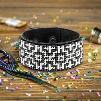 Браслет (3 &times; 22 см) Набір для вишивки бісером на штучній шкірі Wonderland Сrafts FLBB-160 - Купити в інтернет-магазині club-rukodelia.com Тел: 067-802-24-81  Купити Київ, Львів, Харків, Вінниця, Одеса, Житомир, Чернігів, Суми