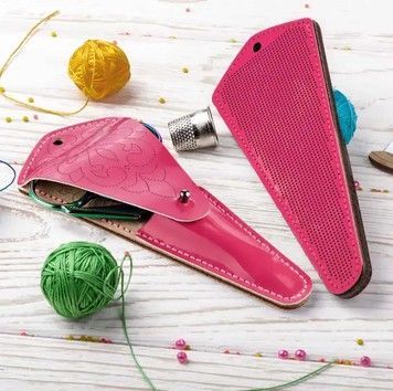Чехол для ножниц. Заготовка для вышивки из искусственной кожи Wonderland Crafts FLBE(BB)-083 - Купить в интернет-магазине club-rukodelia.com Тел: 067-802-24-81 Купить Киев, Львов, Харьков, Винница, Одесса, Житомир, Чернигов, Сумы