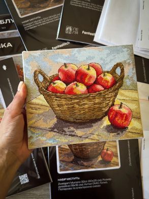 &laquo;Яблучка&raquo; &mdash; набір для вишивки хрестиком Lelia (ЛВ183) - Купити в інтернет-магазині club-rukodelia.com Тел: 067-802-24-81  Купити Київ, Львів, Харків, Вінниця, Одеса, Житомир, Чернігів, Суми